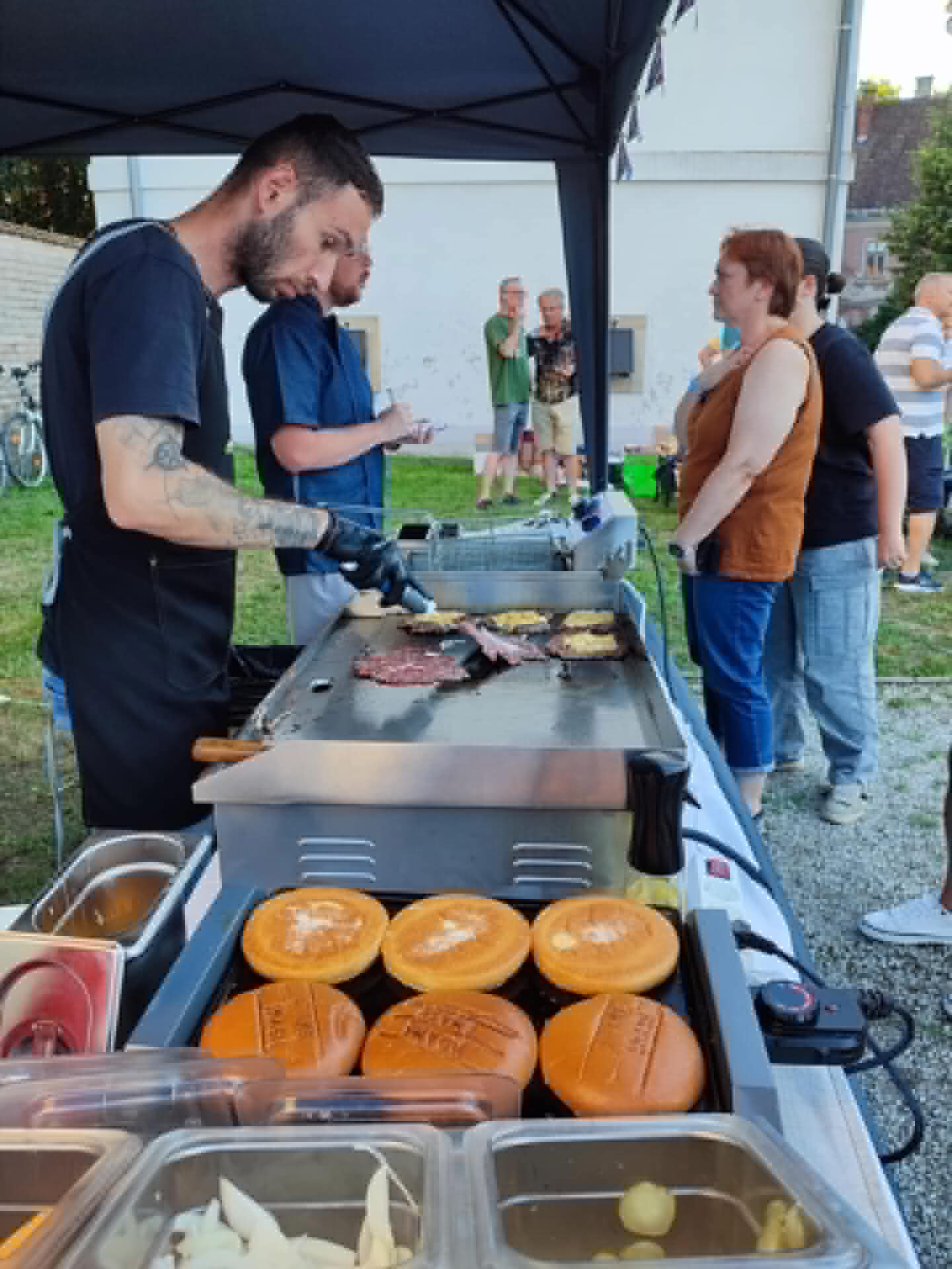 Burger készítés rendezvényen
